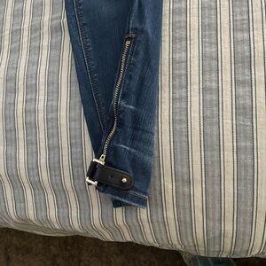 White House Black Market skinny ankle jeans, size 4.